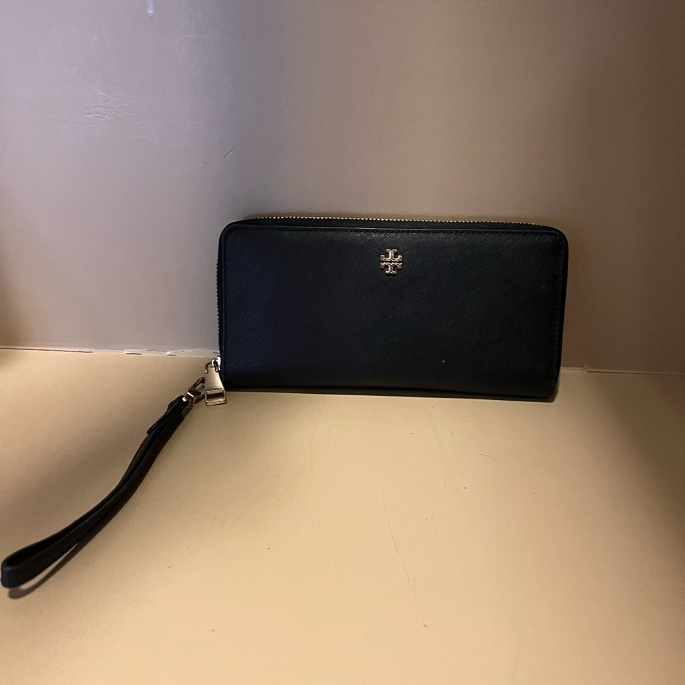 Tory Burch Black Wallet - Picture 6 of 6